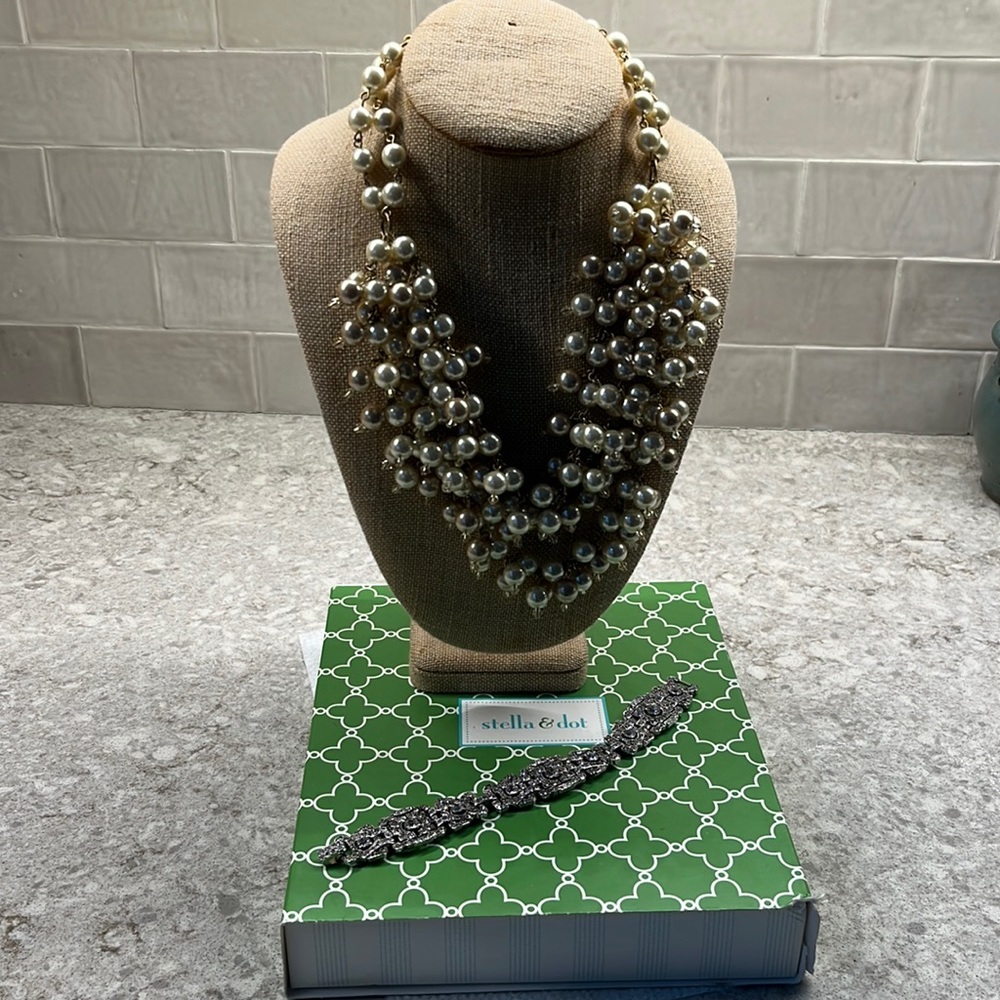 STELLA & DOT PEARL NECKLACE